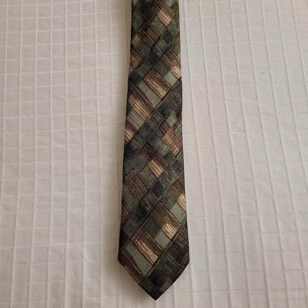 Joseph Abboud green and brown silk tie.